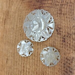 Vintage 80s Carved Mother of‎ Pearl Brooch Earrings Set